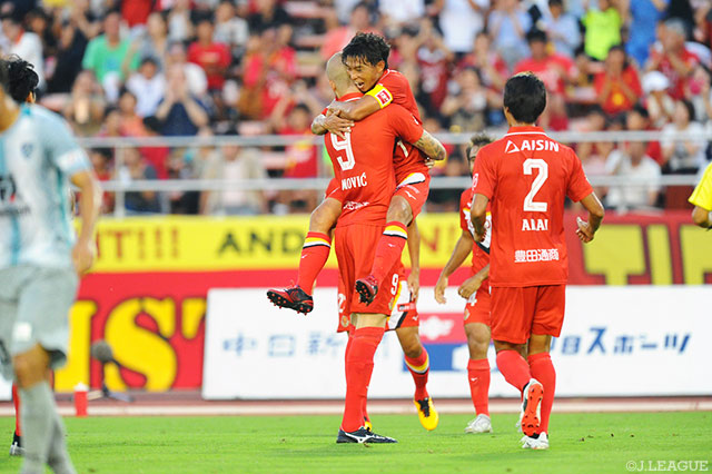 失点から8分後にシモビッチ（#9）の同点弾で反撃の狼煙を上げた名古屋【明治安田Ｊ２ 第29節 名古屋vs福岡】
