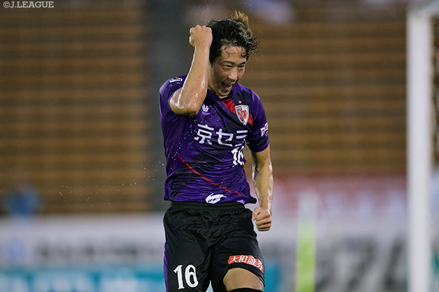 CKから先制ヘッドを押し込んだイ ヨンジェ（京都）【明治安田Ｊ２ 第29節 京都vs大分】