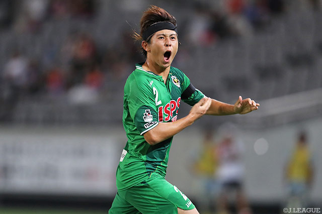 強烈なミドルシュートで殊勲の決勝点を挙げた安西 幸輝（東京Ｖ）【明治安田Ｊ２ 第29節 東京Ｖvs長崎】