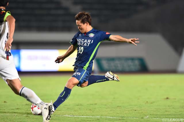 90分のゴールで、大﨑 淳矢（徳島）はハットトリックを達成【明治安田Ｊ２ 第29節 徳島vs山口】