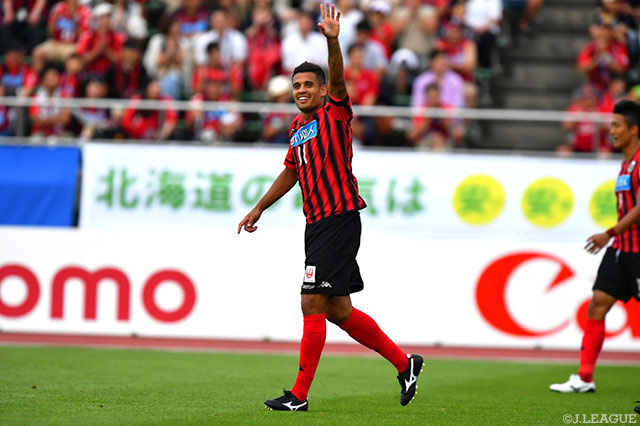 2試合連続ゴールとなる決勝ヘッドを押し込んだヘイス（札幌）【明治安田Ｊ１ 第24節 札幌vs仙台】チャナティップ