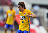 DFラインの裏を突き、ゴールに迫った石原 直樹（仙台）【明治安田Ｊ１ 第24節 札幌vs仙台】