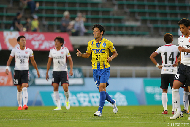 開始6分に先制ヘッドを決めた牛之濵 拓（栃木）【明治安田Ｊ３ 第20節 栃木vs盛岡】