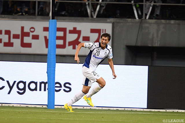 74分に勝越しヘッドを決めた長沢 駿（Ｇ大阪）【明治安田Ｊ１ 第24節 鳥栖vsＧ大阪】