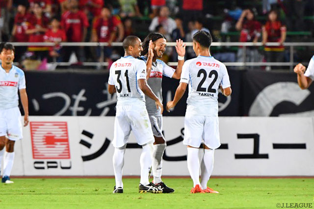 武田 有祐（#22）の追加点が決勝点となり、5連勝を飾った讃岐【明治安田Ｊ２ 第30節 金沢vs讃岐】