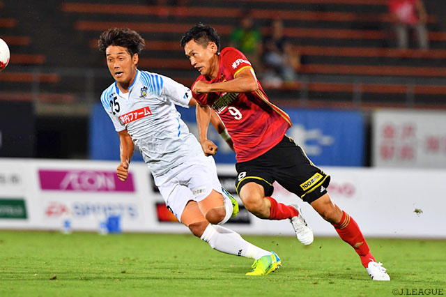 反撃のゴールを決め、意地を見せた佐藤 洸一（金沢）【明治安田Ｊ２ 第30節 金沢vs讃岐】