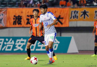 先制点のアシストに加え、劇的な逆転ゴールを豪快に突き刺した鈴木 惇（大分）【明治安田Ｊ２ 第30節 山口vs大分】