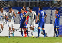 混戦から貴重な同点ゴールを押し込んだ阪野 豊史（山形）【明治安田Ｊ２ 第30節 徳島vs山形】