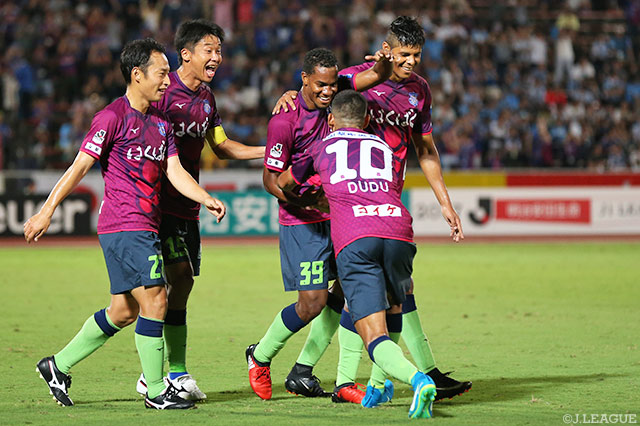 鋭いドリブル突破から同点ゴールを奪取したリンス（甲府 #39）【明治安田Ｊ１ 第24節 甲府vs川崎Ｆ】