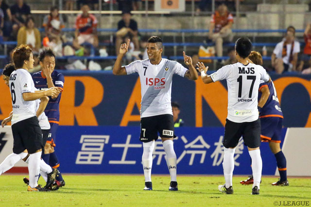 2得点の大活躍で2戦連発のアラン ピニェイロ（東京Ｖ）【明治安田Ｊ２ 第30節 愛媛vs東京Ｖ】