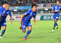 交代出場で、移籍加入後初得点となる決勝点を決めた丸岡 満（長崎）【明治安田Ｊ２ 第30節 長崎vs京都】