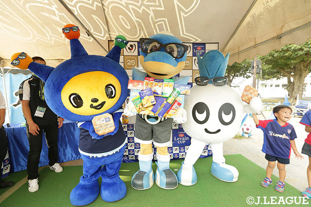 ふろん太を中心にヤマザキビスケットのお菓子をアピール！【ルヴァンカップ 準々決勝 第1戦 川崎ＦvsFC東京】