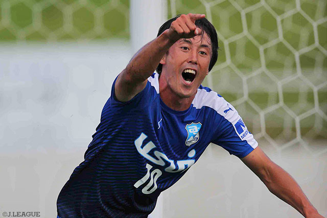 ゴールラッシュの口火を切る先制点を決めた青木 翔大（沼津）【明治安田Ｊ３ 第21節 沼津vsＦ東23】