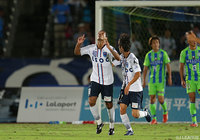 71分に反撃の狼煙を上げる移籍後初ゴールを決めたレアンドロ ドミンゲス（横浜FC）【明治安田Ｊ２ 第31節 湘南vs横浜FC】