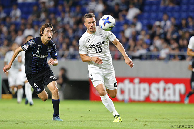 ルーカス ポドルスキ（神戸）はバックパスを奪ってゴールに迫るも得点ならず【ルヴァンカップ 準々決勝 第2戦 Ｇ大阪vs神戸】