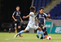  髙江 麗央（Ｇ大23）がボールを持つも、琉球の素早い守備の前にゴールならず【明治安田Ｊ３ 第21節 Ｇ大23vs琉球】