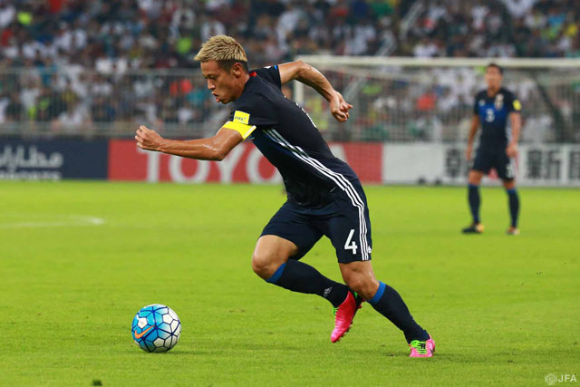前線でタメを作った本田 圭佑（パチューカ/メキシコ）は前半のみの出場となった。【ロシアＷ杯 アジア最終予選 サウジアラビアvs日本】