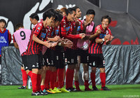 都倉 賢の第1子誕生を祝うゆりかごダンスを披露した札幌【明治安田Ｊ１ 第25節 札幌vs磐田】