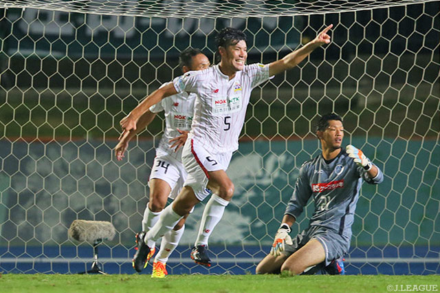 90分に劇的な決勝ヘッドを決め、逆転勝利の原動力となった青木 翼（岐阜）【明治安田Ｊ２ 第32節 水戸vs岐阜】