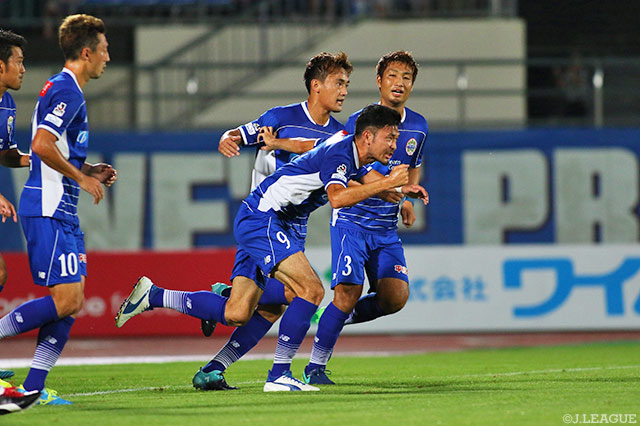 CKから瀬沼 優司（#9）が同点ヘッドを決め、反撃を開始した山形【明治安田Ｊ２ 第32節 山形vs京都】