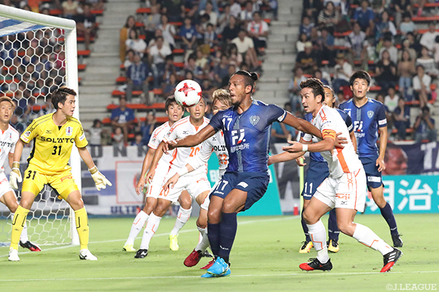 両チーム最多６本のシュートを放つなど愛媛ゴールを脅かし続けたウェリントン（福岡）【明治安田Ｊ２ 第32節 福岡vs愛媛】