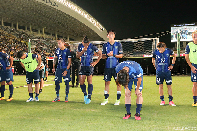 ホームで敗れ5戦未勝利の福岡は首位湘南との勝点差が10に広がった【明治安田Ｊ２ 第32節 福岡vs愛媛】