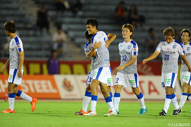 試合終盤89分に劇的な決勝ゴールを決めた鈴木 義宜（大分/#5）【明治安田Ｊ２ 第32節 名古屋vs大分】