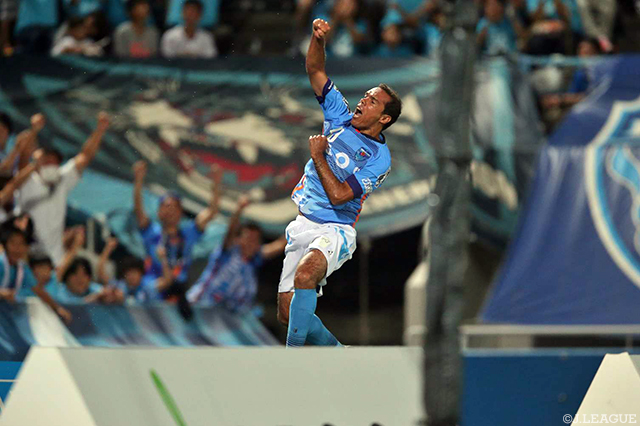 70分に均衡を破る２試合連続ゴールを決めたレアンドロ ドミンゲス（横浜FC）【明治安田Ｊ２ 第32節 横浜FCvs金沢】