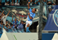 70分に均衡を破る２試合連続ゴールを決めたレアンドロ ドミンゲス（横浜FC）【明治安田Ｊ２ 第32節 横浜FCvs金沢】