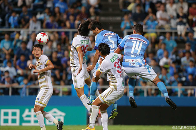 83分に貴重な追加点となるゴールを決めた西河 翔吾（横浜FC）【明治安田Ｊ２ 第32節 横浜FCvs金沢】