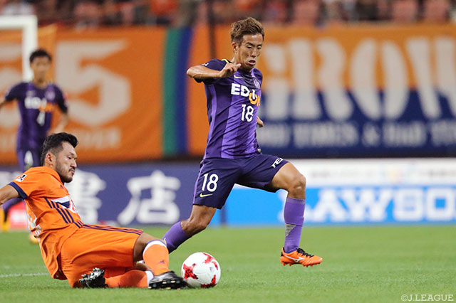 アーリークロスで決定機を作った柏 好文（広島）【明治安田Ｊ１ 第25節 新潟vs広島】