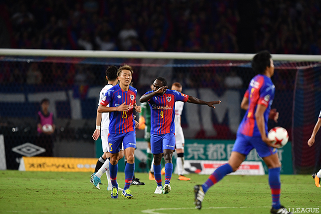 71分に１点差に詰め寄る反撃のゴールを決めたピーター ウタカ（FC東京）【明治安田Ｊ１ 第25節 FC東京vsＣ大阪】