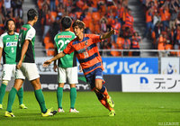 加入後初得点となる決勝ヘッドを押し込んだ萬代 宏樹（長野）【明治安田Ｊ３ 第22節 長野vs相模原】