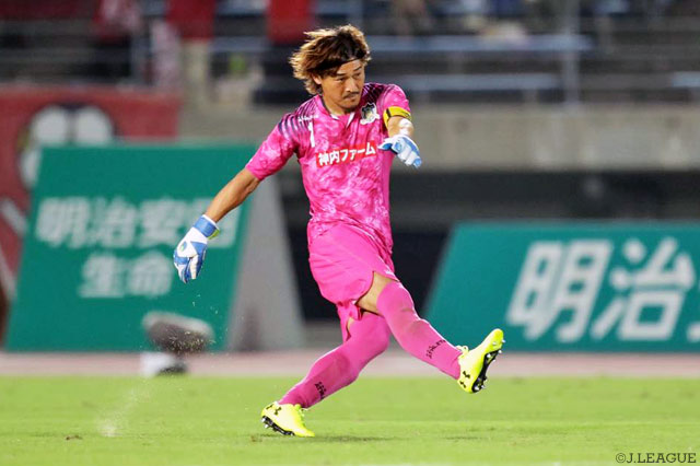 ゴールを死守し、3試合ぶりの無失点に抑えた清水 健太（讃岐）【明治安田Ｊ２ 第32節 讃岐vs熊本】