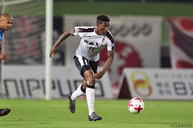 79分に投入されたグスタボ（熊本）はシュートチャンスに恵まれず【明治安田Ｊ２ 第32節 讃岐vs熊本】