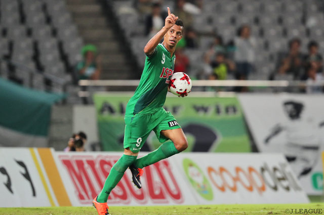 ドウグラス ヴィエイラの2試合連続ゴールで1点差に詰め寄った東京Ｖ【明治安田Ｊ２ 第32節 東京Ｖvs松本】