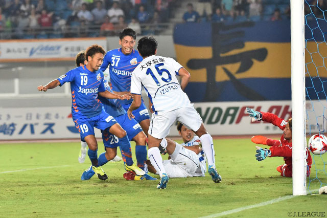 翁長 聖（#28）の決勝点が長崎のＪ２ホーム通算100得点目となった【明治安田Ｊ２ 第32節 長崎vs徳島】