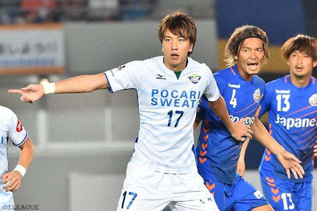 2試合連続ゴールを決め、1点差とした山﨑 凌吾（徳島）【明治安田Ｊ２ 第32節 長崎vs徳島】