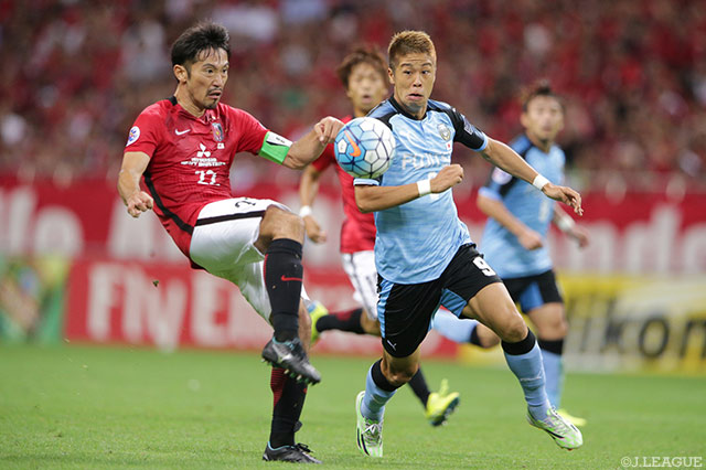 最後の切り札として投入された森本 貴幸（川崎Ｆ）を封じ込めた阿部 勇樹（浦和）【ＡＣＬ 準々決勝 第2戦 浦和vs川崎Ｆ】