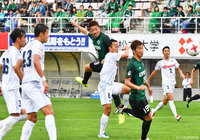 先制ヘッドを決め、今季得点数を15に伸ばした高崎 寛之（松本）【明治安田Ｊ２ 第33節 松本vs群馬】