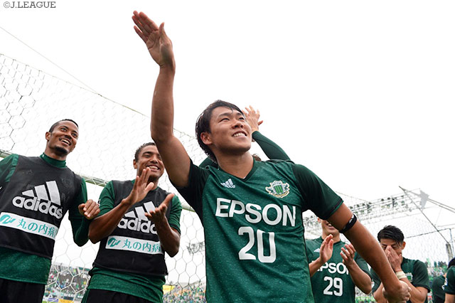 試合を決定づける3点目を決めて4連勝に導いた石原 崇兆（松本）【明治安田Ｊ２ 第33節 松本vs群馬】