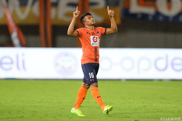 同点ゴールを決め、大宮のＪ１通算450点目を記録したマテウス【明治安田Ｊ１ 第26節 大宮vsＧ大阪】