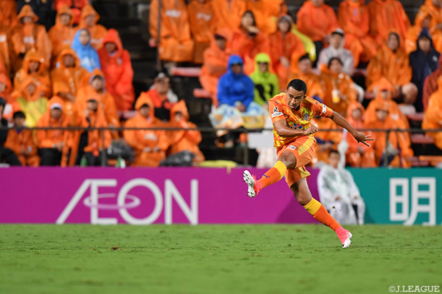 ２点を追う７１分から投入されたチアゴ アウベス（清水）【明治安田Ｊ１ 第26節 清水vs川崎Ｆ】