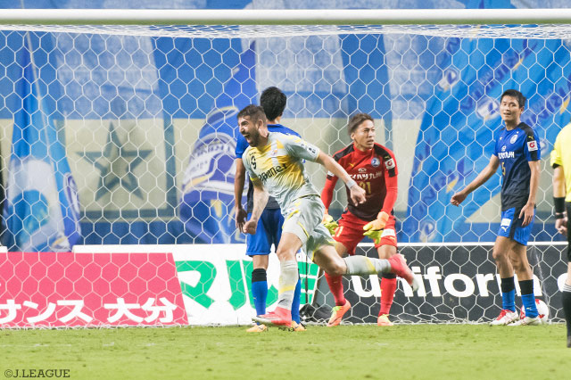 2得点を挙げ、逆転勝利の原動力となったファンマ（長崎）【明治安田Ｊ２ 第33節 大分vs長崎】