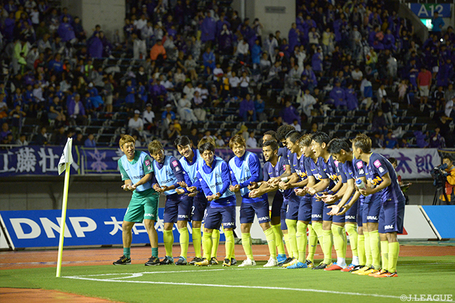 先制ゴール後にゆりかごパフォーマンスを行う広島の選手達【明治安田Ｊ１ 第26節 広島vsＣ大阪】