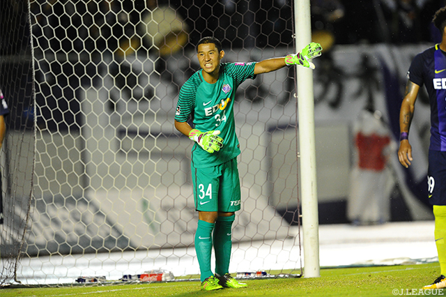 前節４ゴールを奪っているＣ大阪攻撃陣をシャットアウトしたGK中林 洋次（広島）【明治安田Ｊ１ 第26節 広島vsＣ大阪】