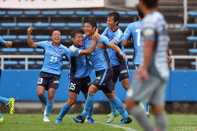 CKから宗近 慧の先制ヘッドでリードを奪ったYS横浜【明治安田Ｊ３ 第23節 YS横浜vs秋田】