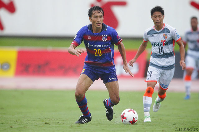 オウンゴールを誘発する一撃を放った前田 遼一（Ｆ東23）【明治安田Ｊ３ 第23節 Ｆ東23vs長野】