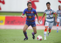 オウンゴールを誘発する一撃を放った前田 遼一（Ｆ東23）【明治安田Ｊ３ 第23節 Ｆ東23vs長野】