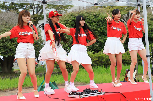 ほくりくアイドル部による元気いっぱいのミニライブを実施！【明治安田Ｊ２ 第33節 金沢vs名古屋】